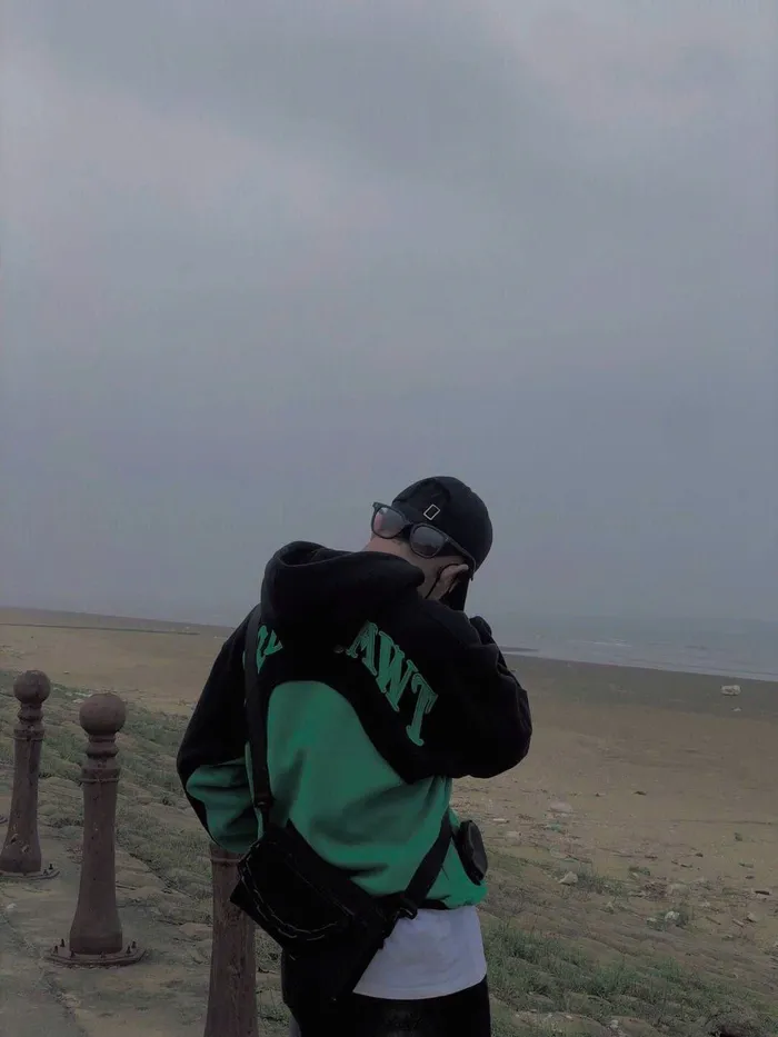 ảnh quay lưng nam buồn