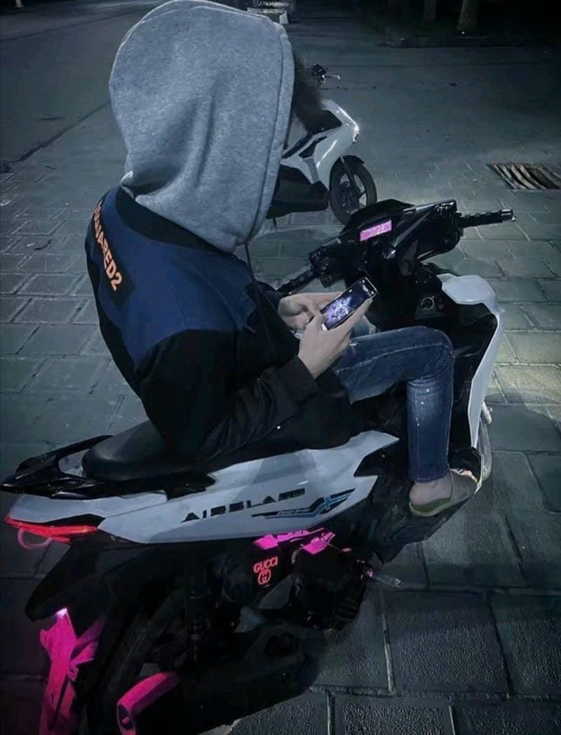 ảnh trai đẹp ngồi ghế