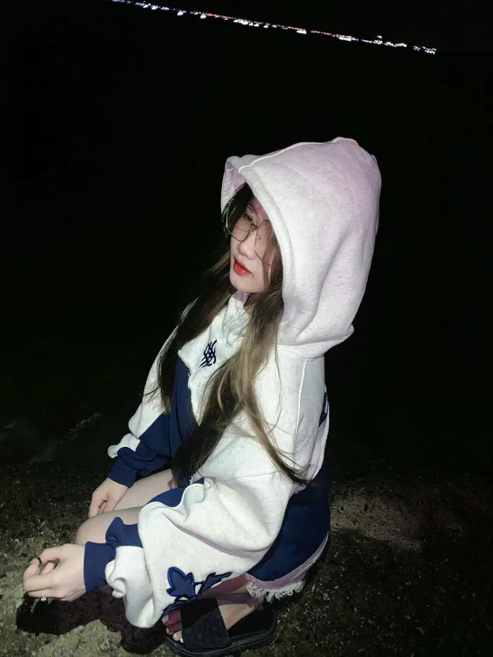 gái k8 che mặt cute