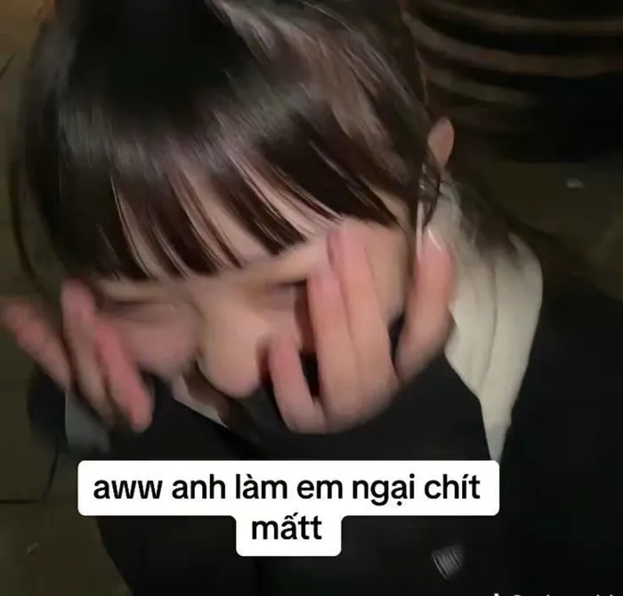 ảnh ngại ngùng che mặt meme
