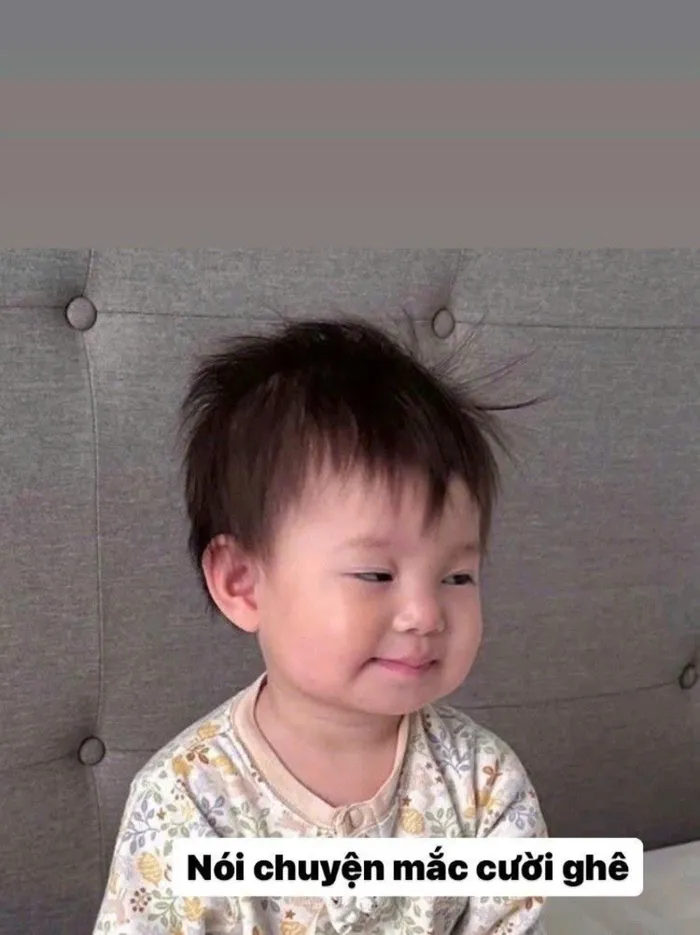 meme pam cười nhếch mép