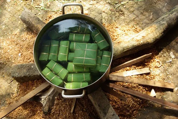 ảnh nấu bánh chưng ngày tết