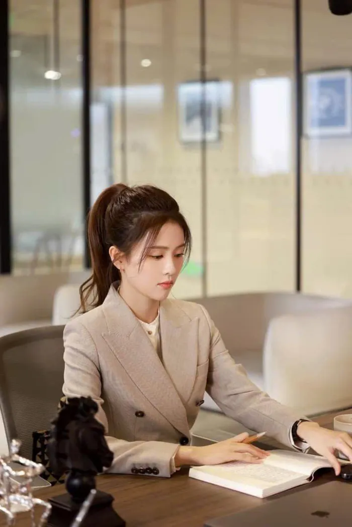 ảnh nữ doanh nhân ngầu