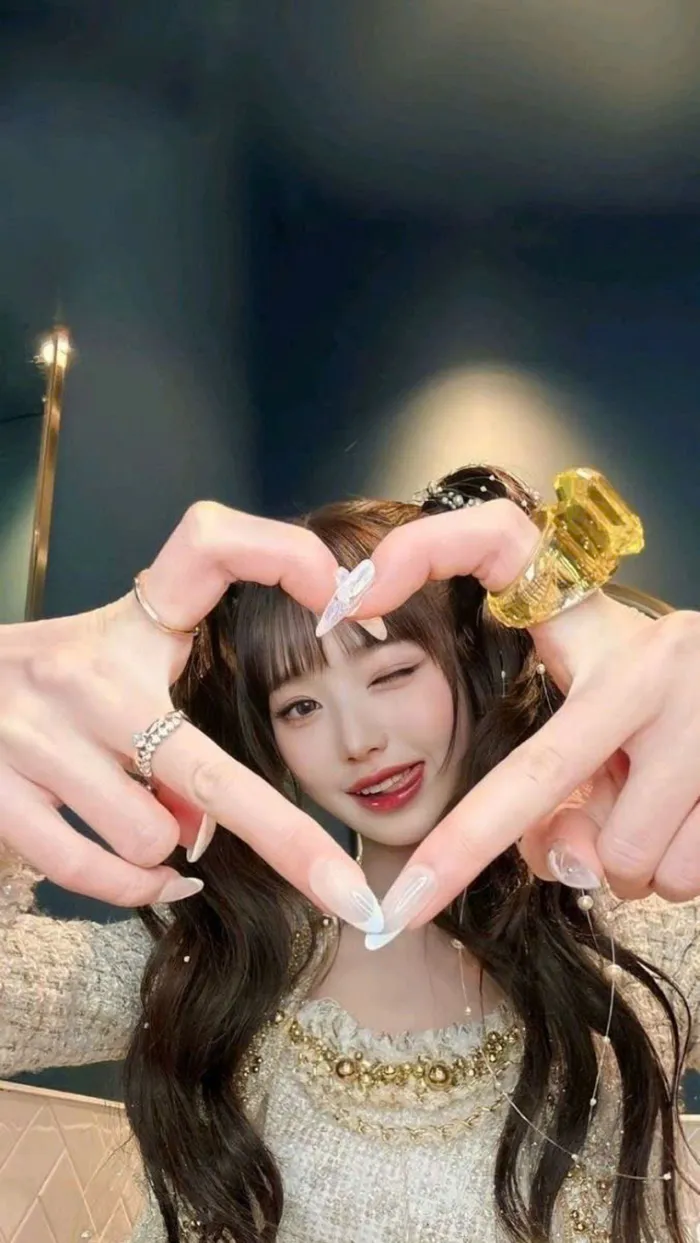 ảnh wonyoung selfie