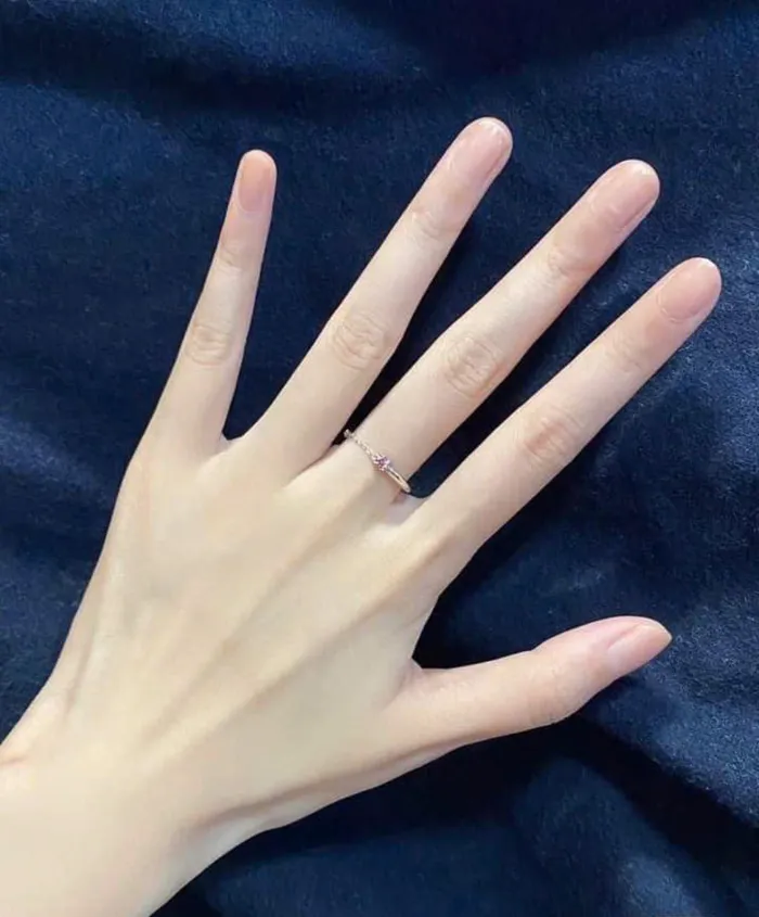 bàn tay đẹp nữ